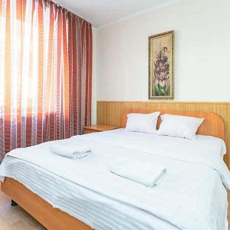 Квартира Студія Біля Оперного Театру По Вулиці Гонти 4 Lviv Bagian luar foto