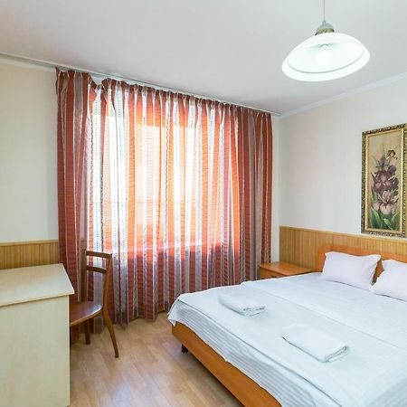 Квартира Студія Біля Оперного Театру По Вулиці Гонти 4 Lviv Bagian luar foto