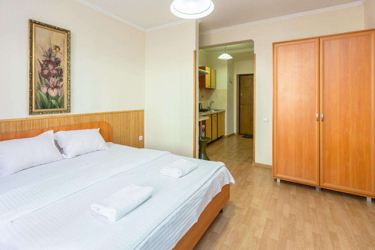 Квартира Студія Біля Оперного Театру По Вулиці Гонти 4 Lviv Bagian luar foto