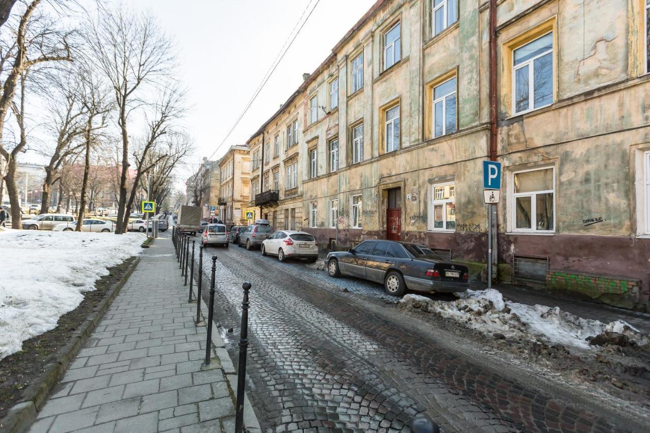 Квартира Студія Біля Оперного Театру По Вулиці Гонти 4 Lviv Bagian luar foto