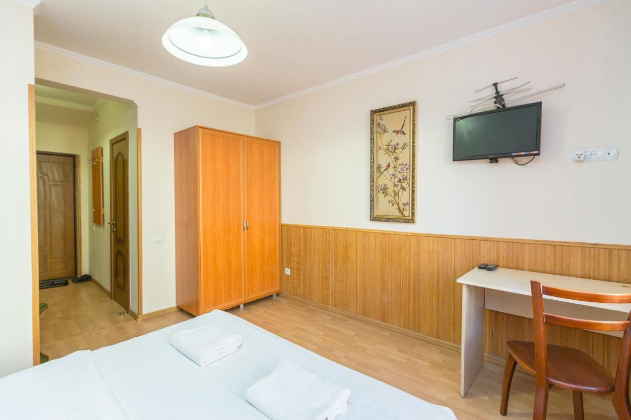 Квартира Студія Біля Оперного Театру По Вулиці Гонти 4 Lviv Bagian luar foto