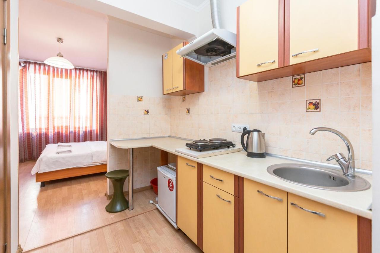 Квартира Студія Біля Оперного Театру По Вулиці Гонти 4 Lviv Bagian luar foto