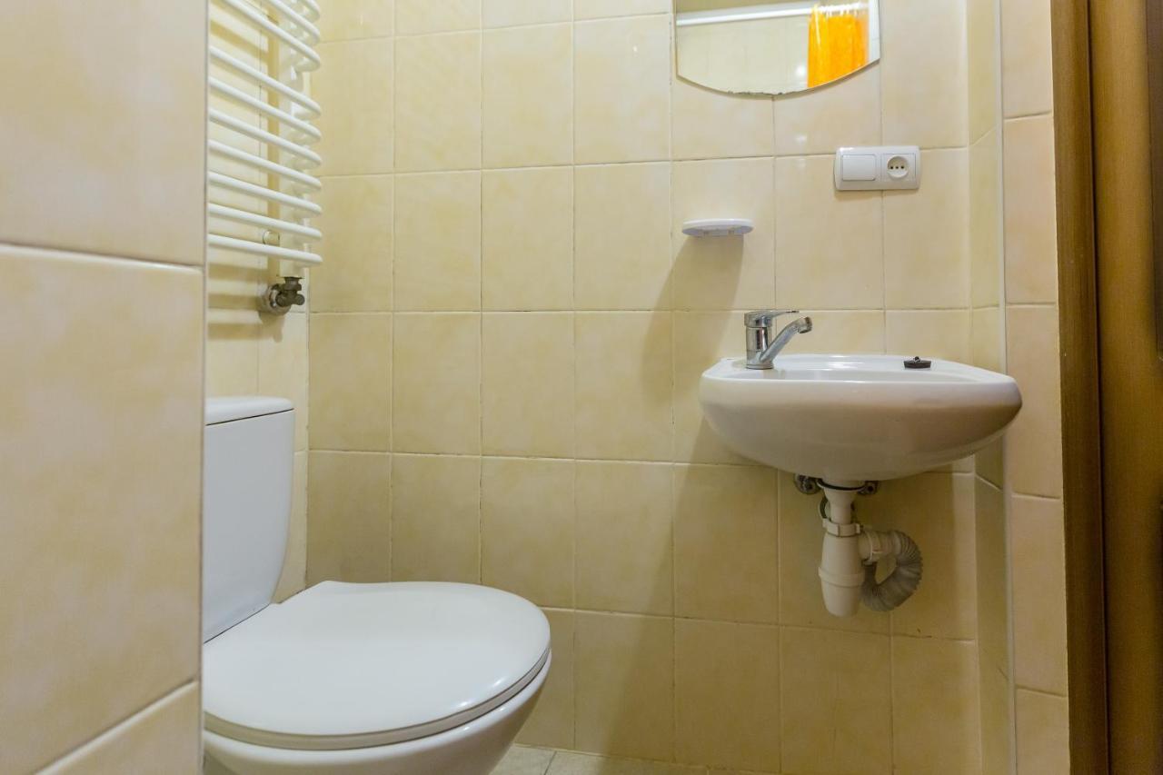 Квартира Студія Біля Оперного Театру По Вулиці Гонти 4 Lviv Bagian luar foto
