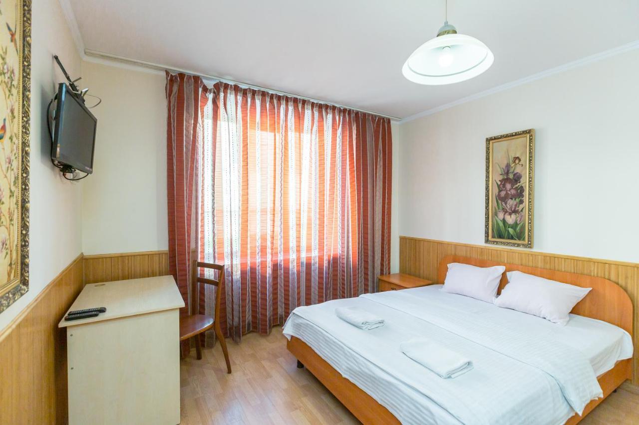 Квартира Студія Біля Оперного Театру По Вулиці Гонти 4 Lviv Bagian luar foto